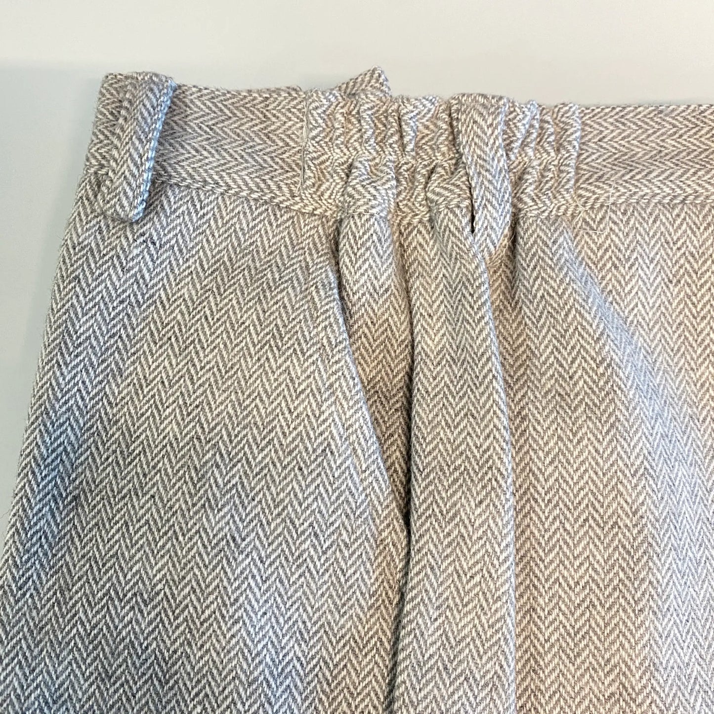 Pantalone e Bermuda Eleganti in Lana Spina di Pesce