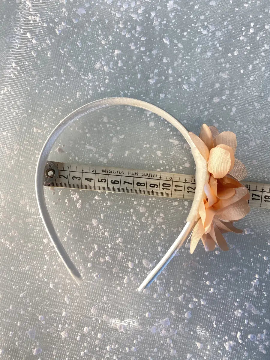 Cerchietto con fiori rosa pesco per bambina