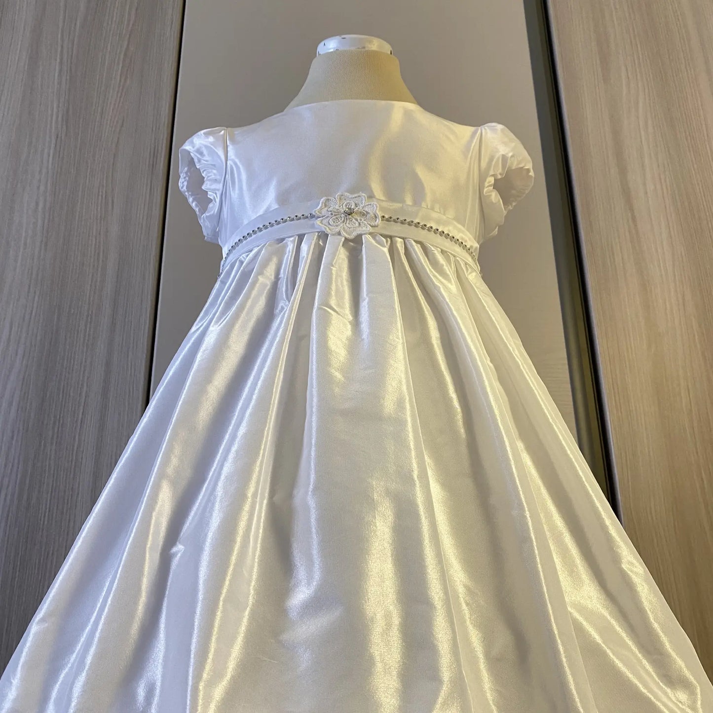 Robe de demoiselle d'honneur en satin blanc | 6 et 7 ans