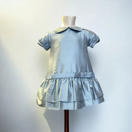 Abitino elegante azzurro in seta per neonata