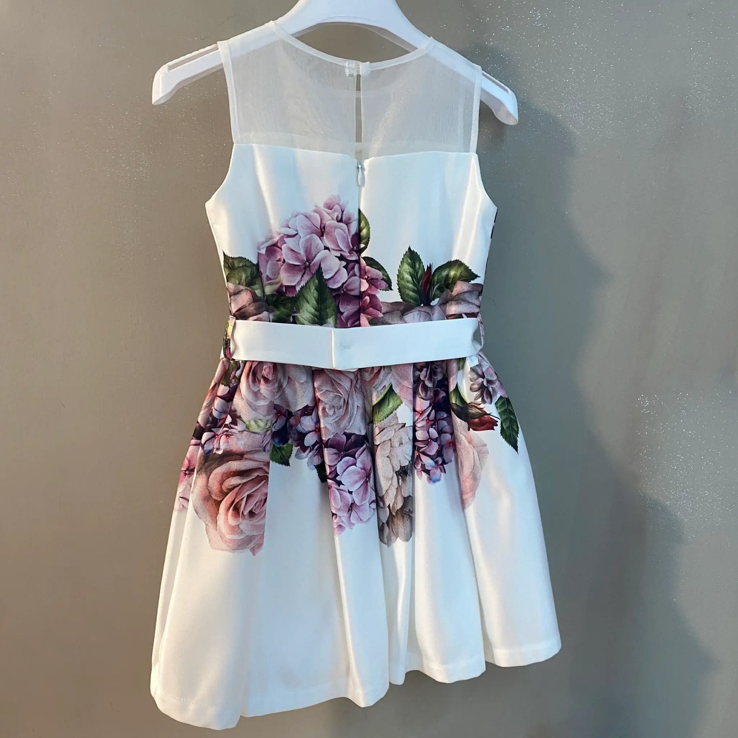 Abito da cerimonia per bambina bianco con fiori lilla in offerta outlet
