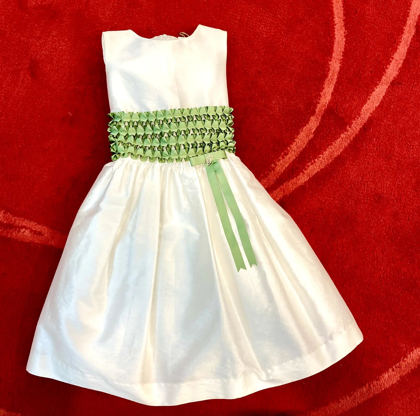 Abito damigella bianco e verde in outlet