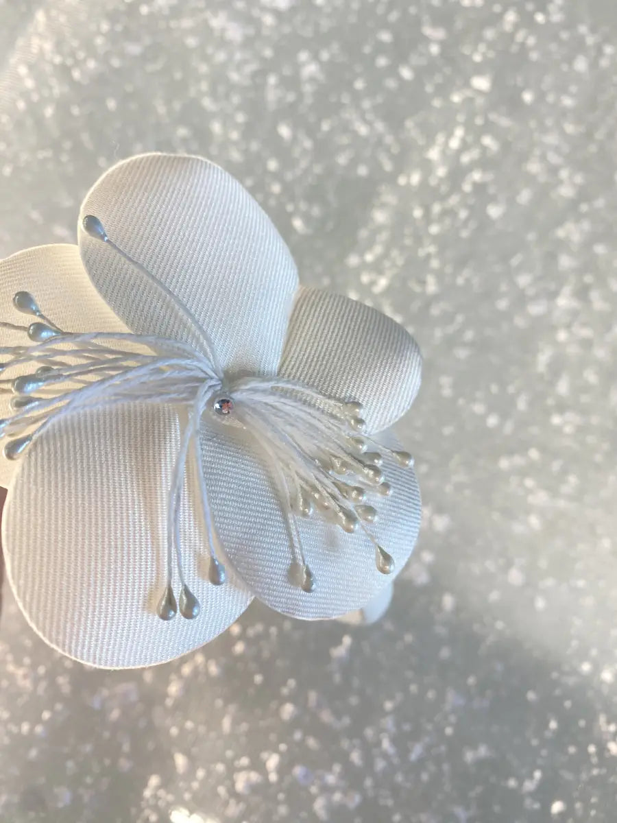 Cerchietto bianco da bambina con fiore bianco