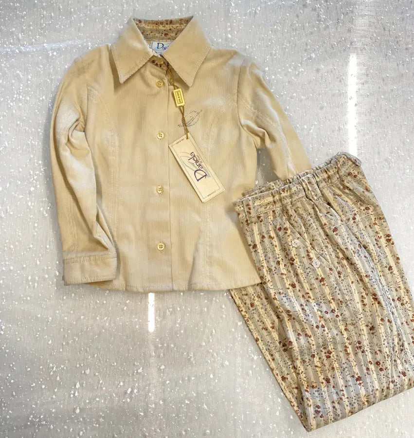 Completo camicia e pantalone in velluto per bambina