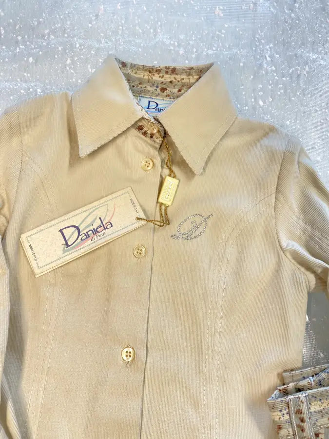 Completo elegante camicia e pantalone in velluto a coste per bambina