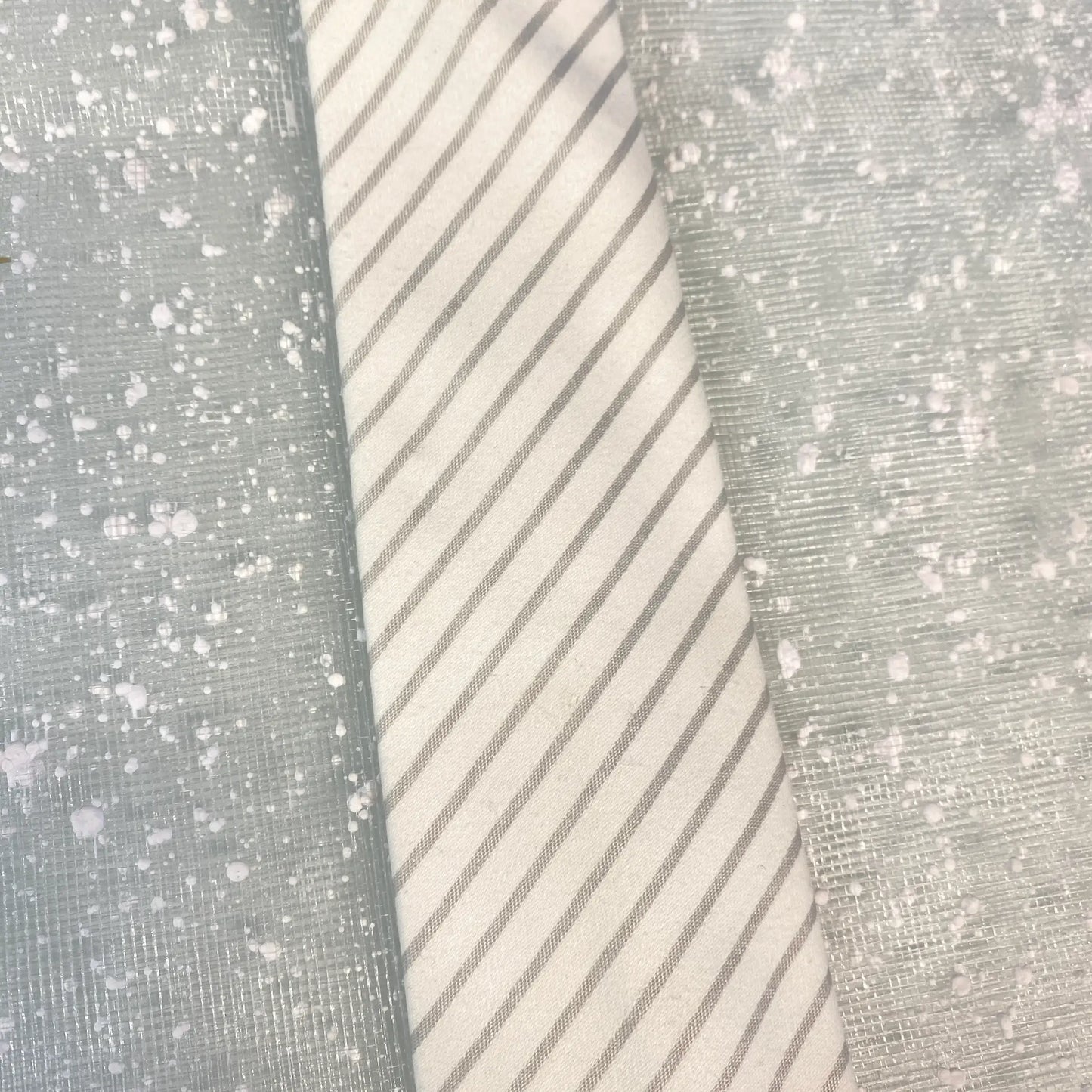 Cravatta bambino a righe diagonali panna e grigio