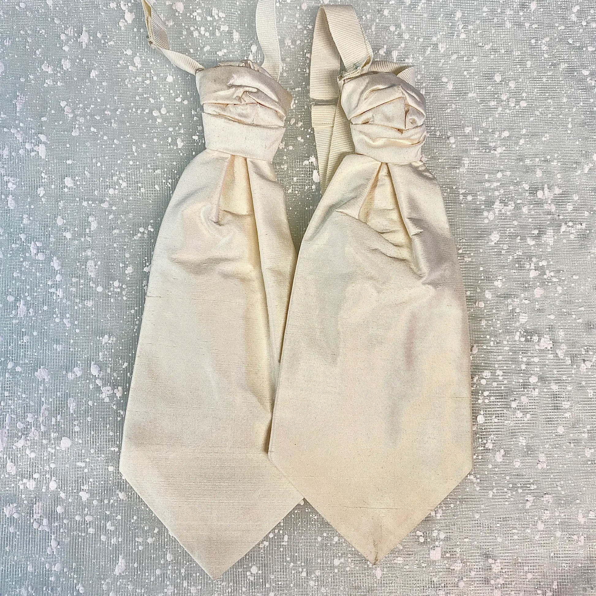 Cravattone da cerimonia pre annodato color panna per bambino