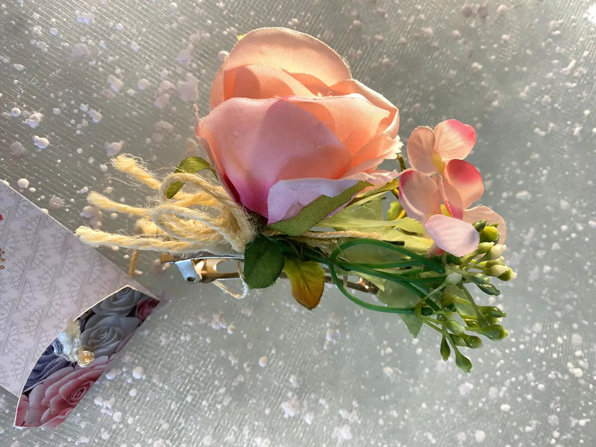Fermaglio con rose per bambina