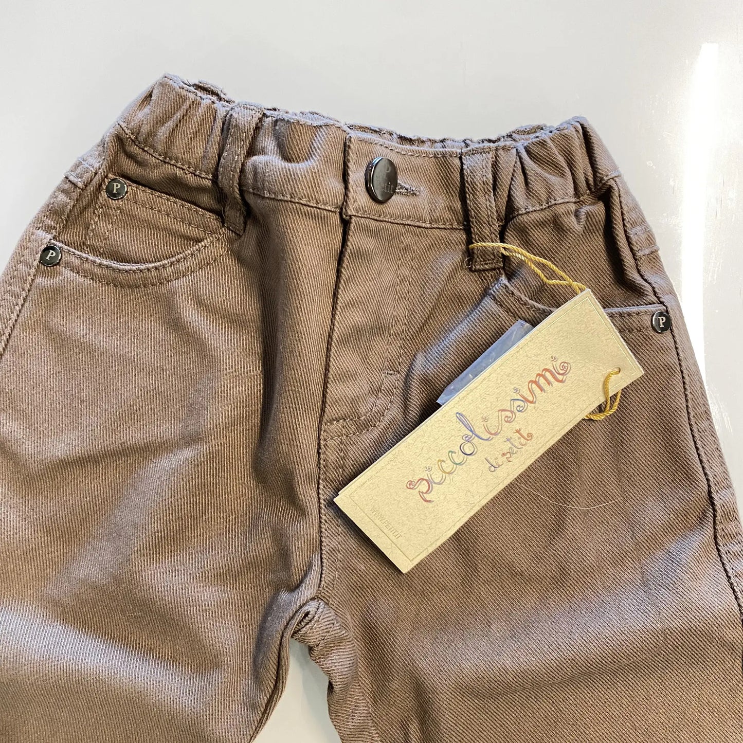 Pantalone tipo jeans marrone per neonato