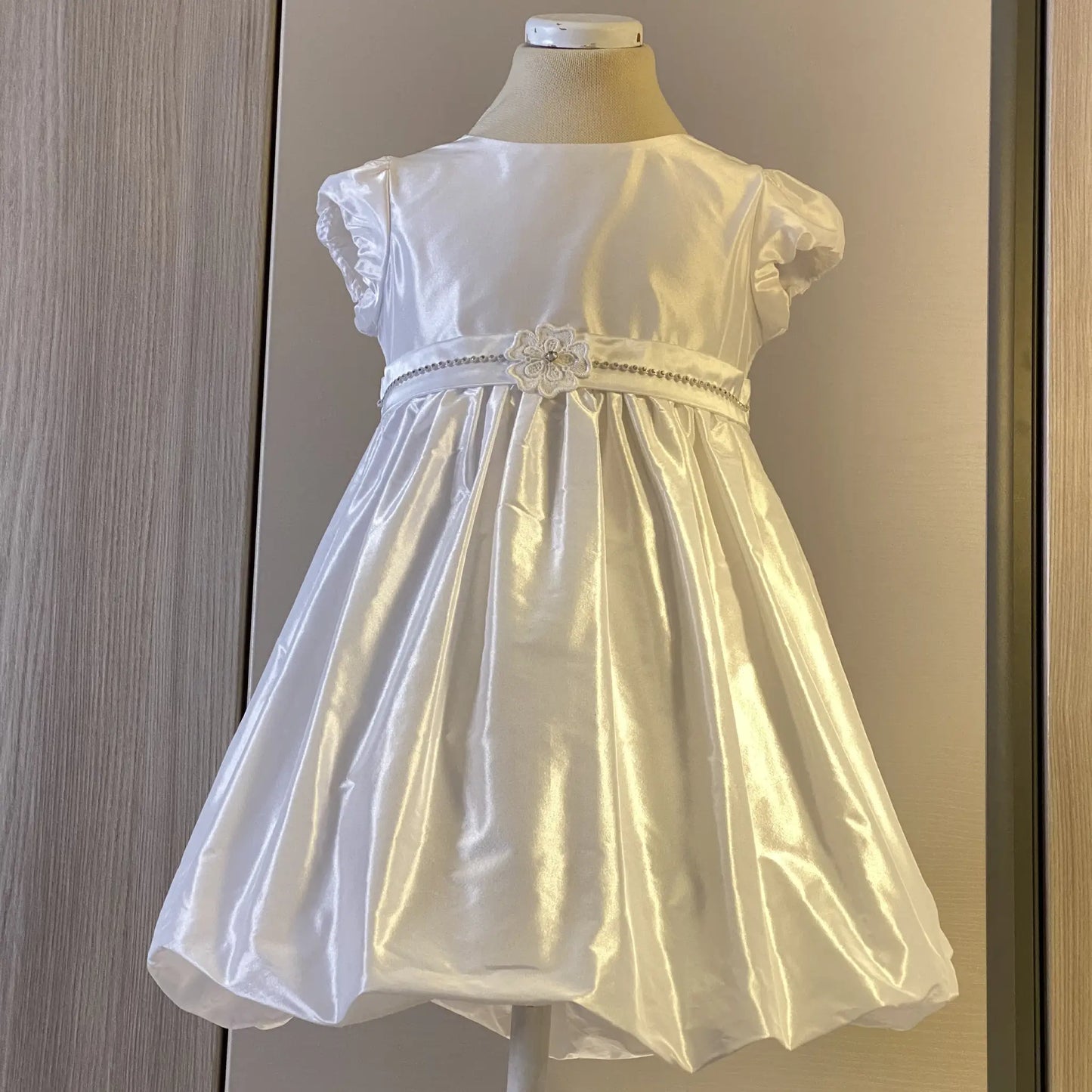 Vestito da cerimonia estiva in raso per bambina