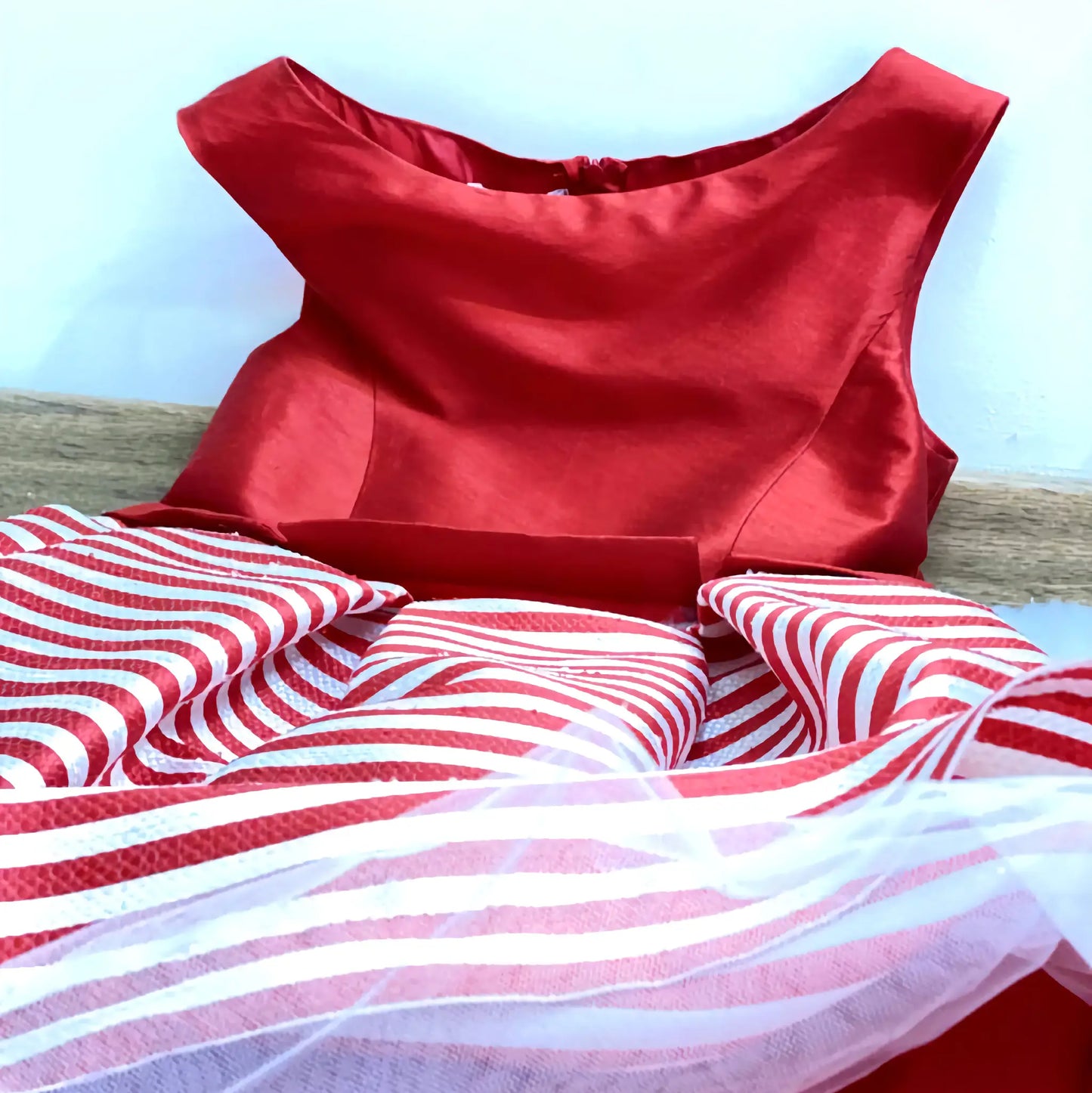 Vestito da cerimonia rosso di seta per bambina
