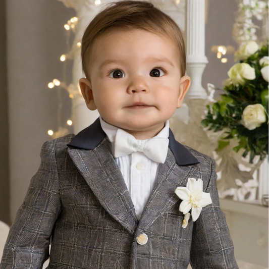 Battesimo Autunnale: Guida al Look Perfetto per il Tuo Bambino