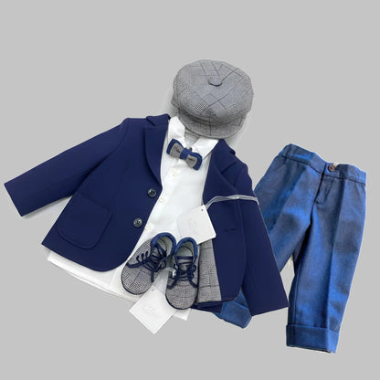 Completo elegante neonato 9-12 mesi lo stile firmato I Delfi composto da giacca blu navy, camicia bianca e pantalone azzurro. In offerta