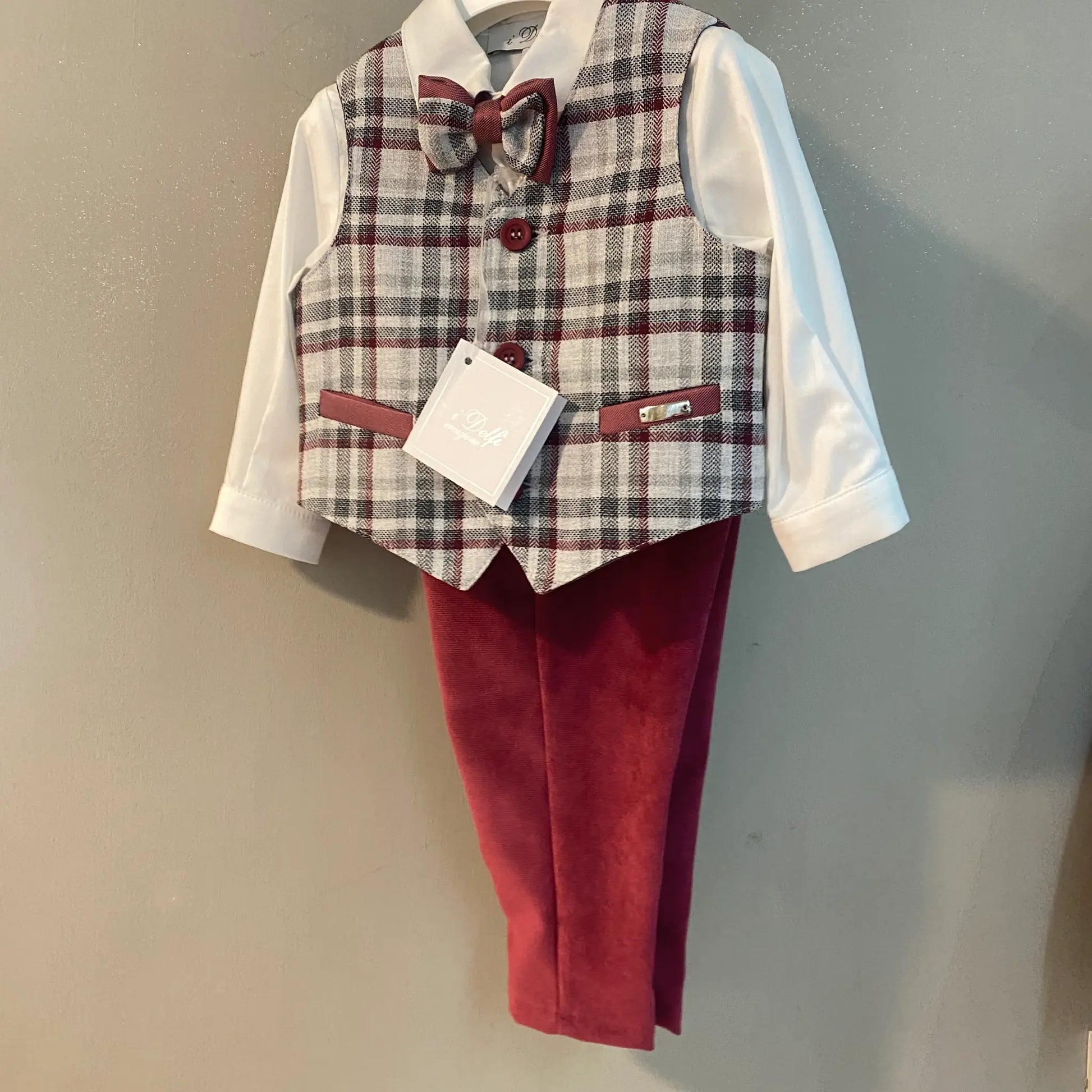 Completo elegante neonato bianco e bordeaux con quadri, versione con gilet e pantalone lungo in offerta
