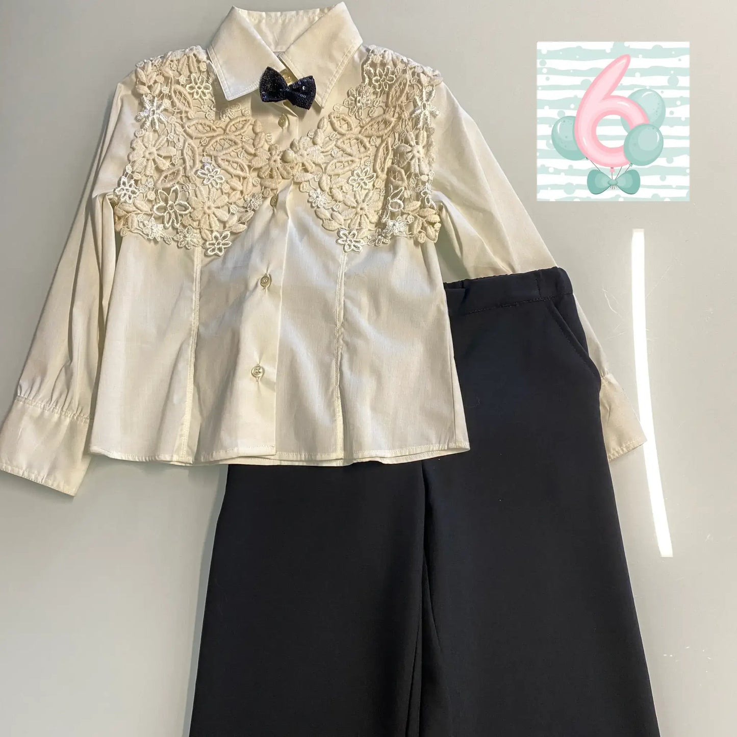 Completo elegante bambina con camicia ricamata e pantaloni