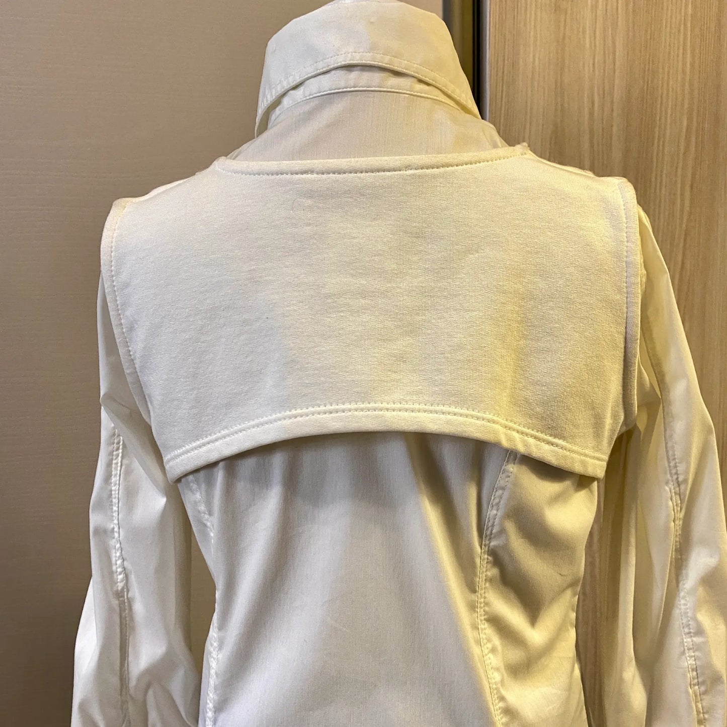 Completo elegante bambina con camicia ricamata e pantaloni