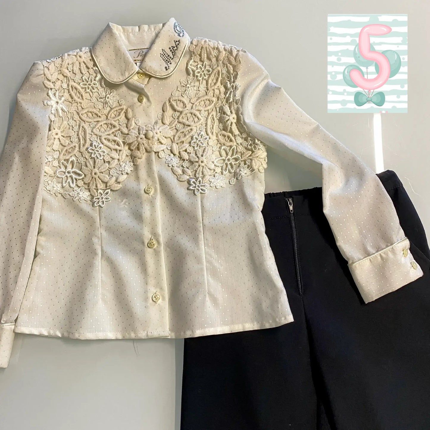 Completo elegante bambina con camicia ricamata e pantaloni