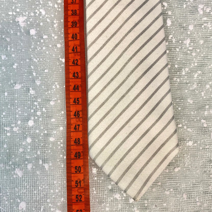 Cravatta da Cerimonia Bambino a Righe Oblique Grigie e Bianche