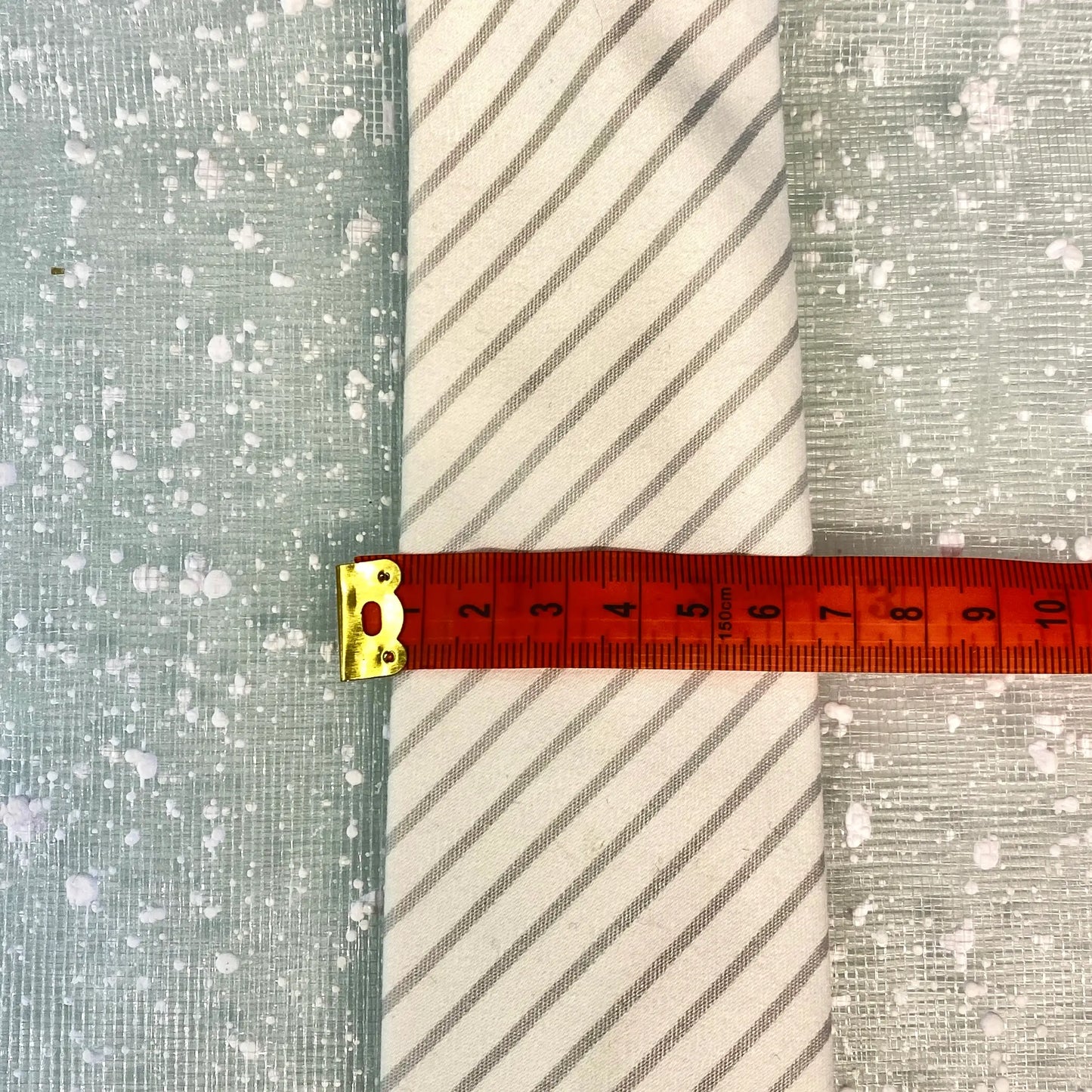 Cravatta da Cerimonia Bambino a Righe Oblique Grigie e Bianche