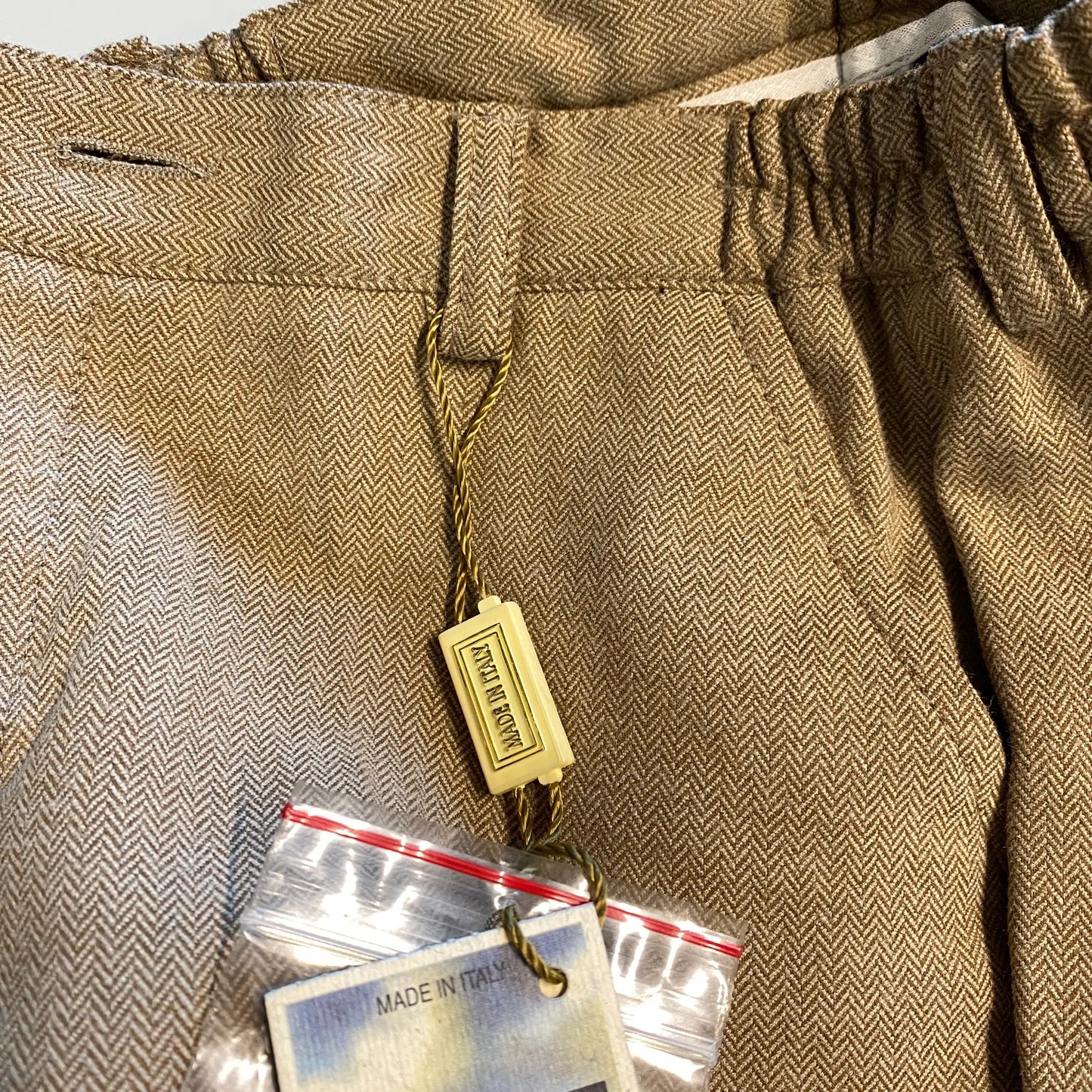 Pantalone Classico Elegante Bambino. Spina di Pesce Marrone Nocciola