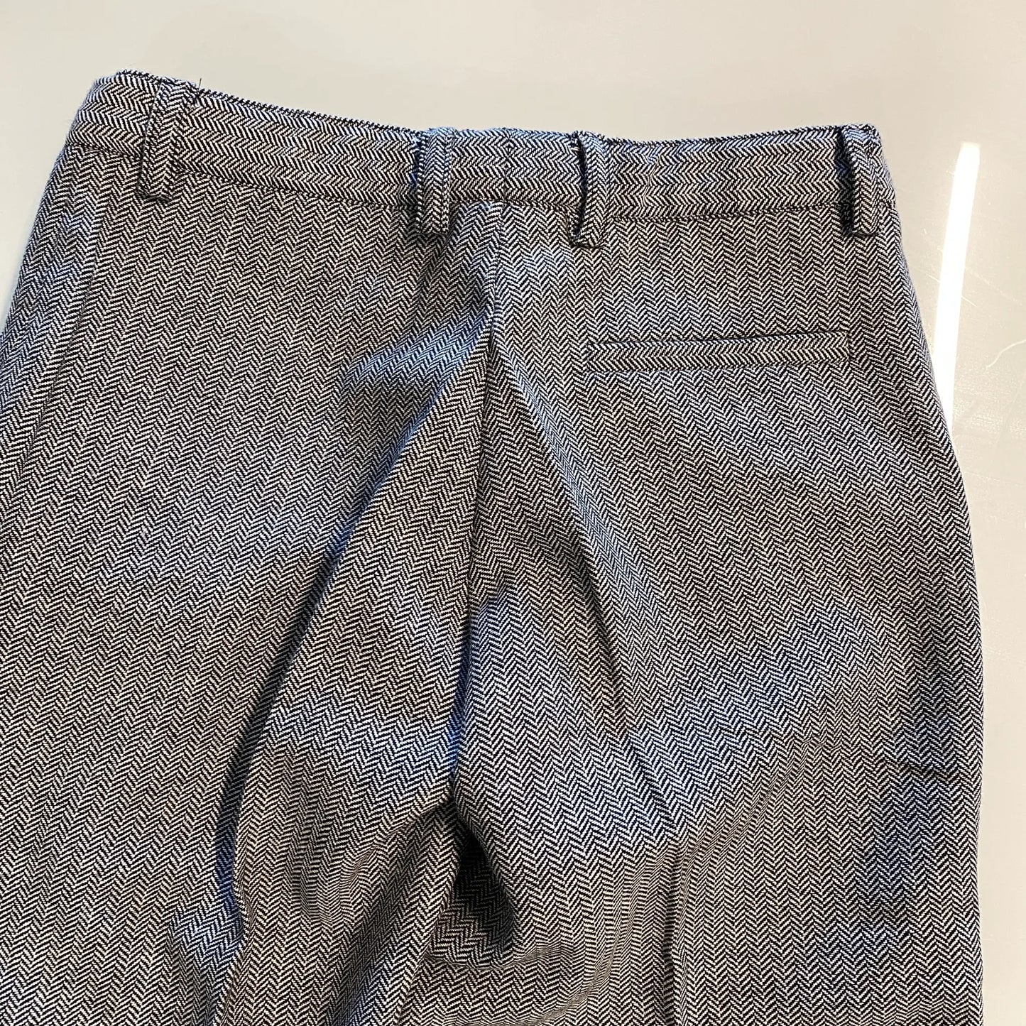Pantaloni da Cerimonia Bambino a Spina di Pesce: Eleganza Classica in Grigio