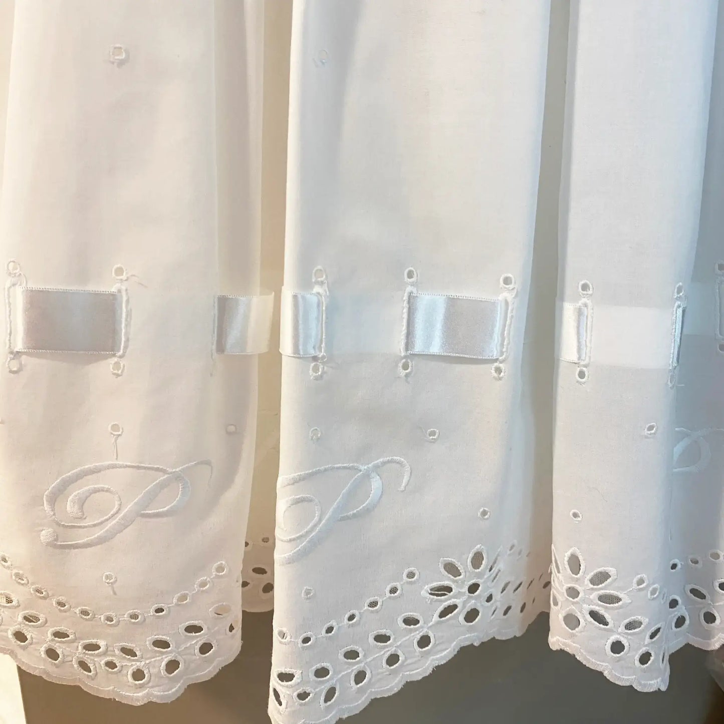 Robe longue de baptême en dentelle Sangallo