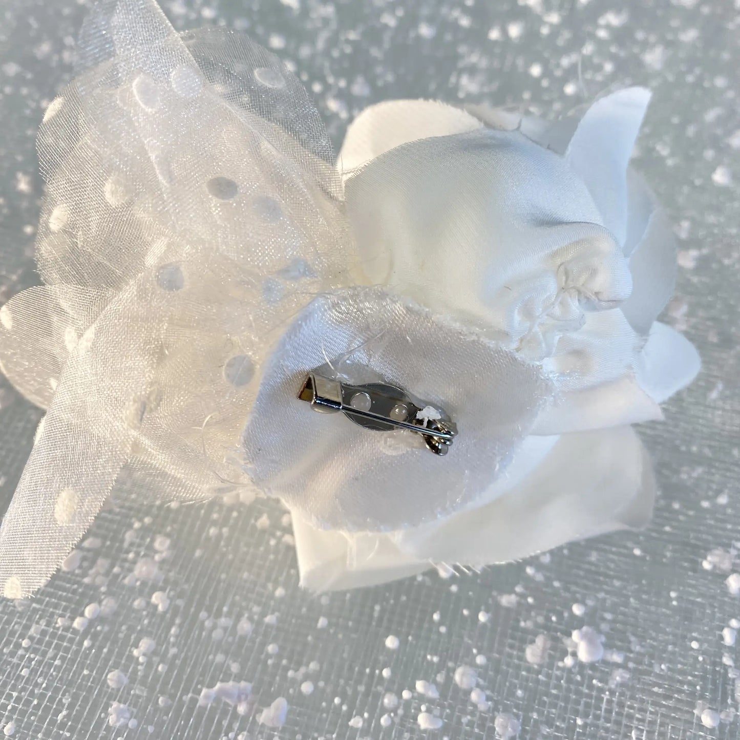 Fiore decorativo bianco per abito da comunione