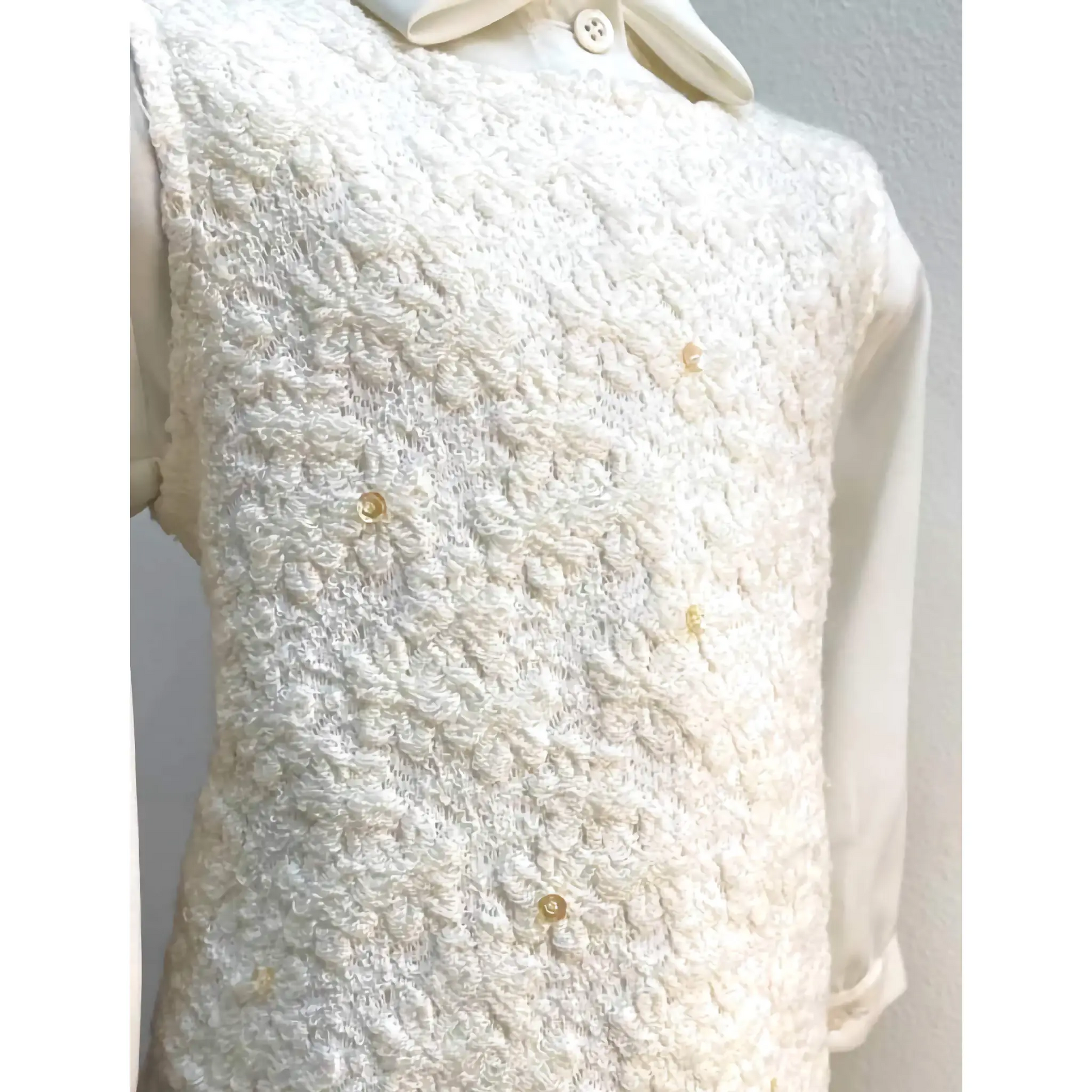 Abitino in lana con piccole applicazioni in paillettes