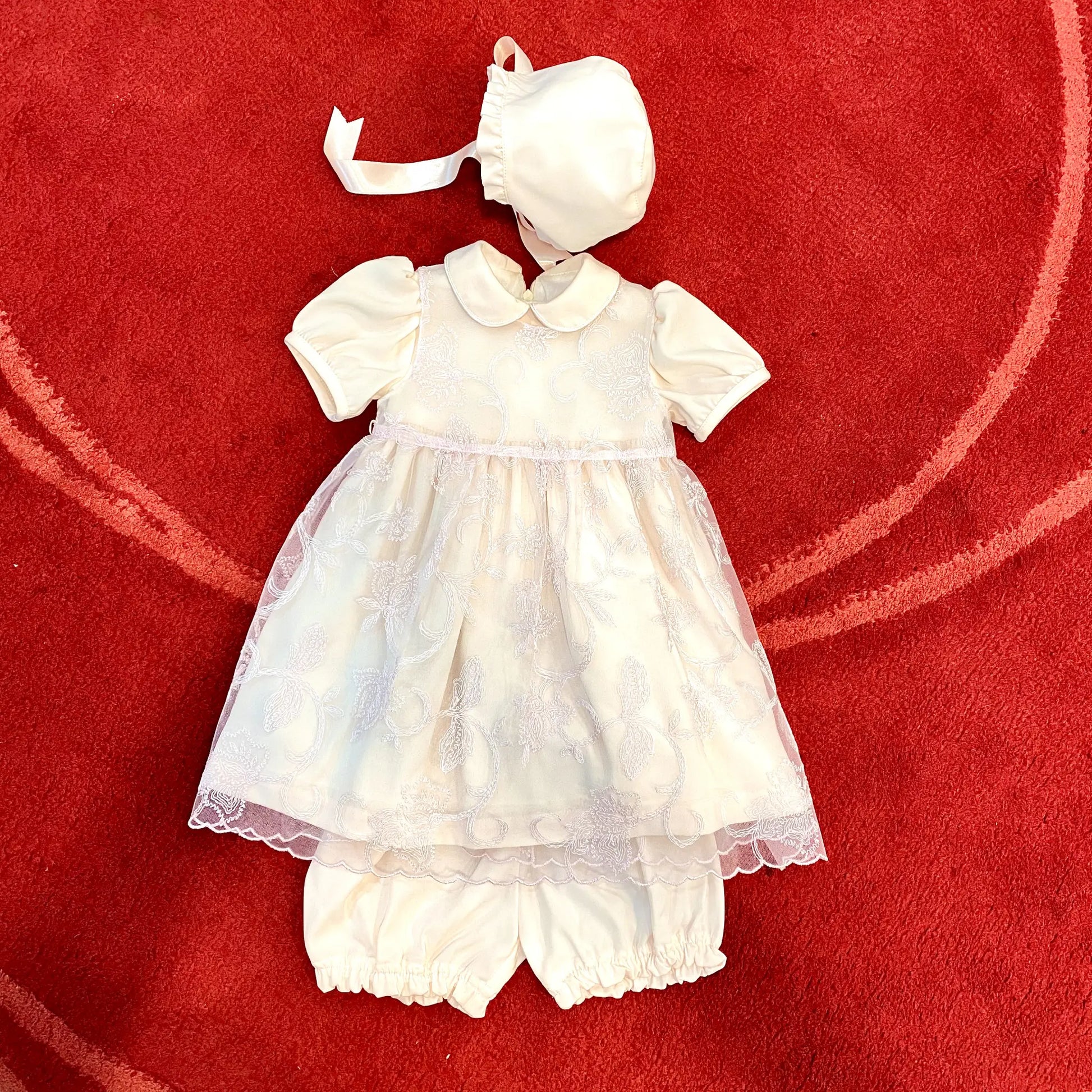 Abito da battesimo per bambina con cappellino e copripannolino