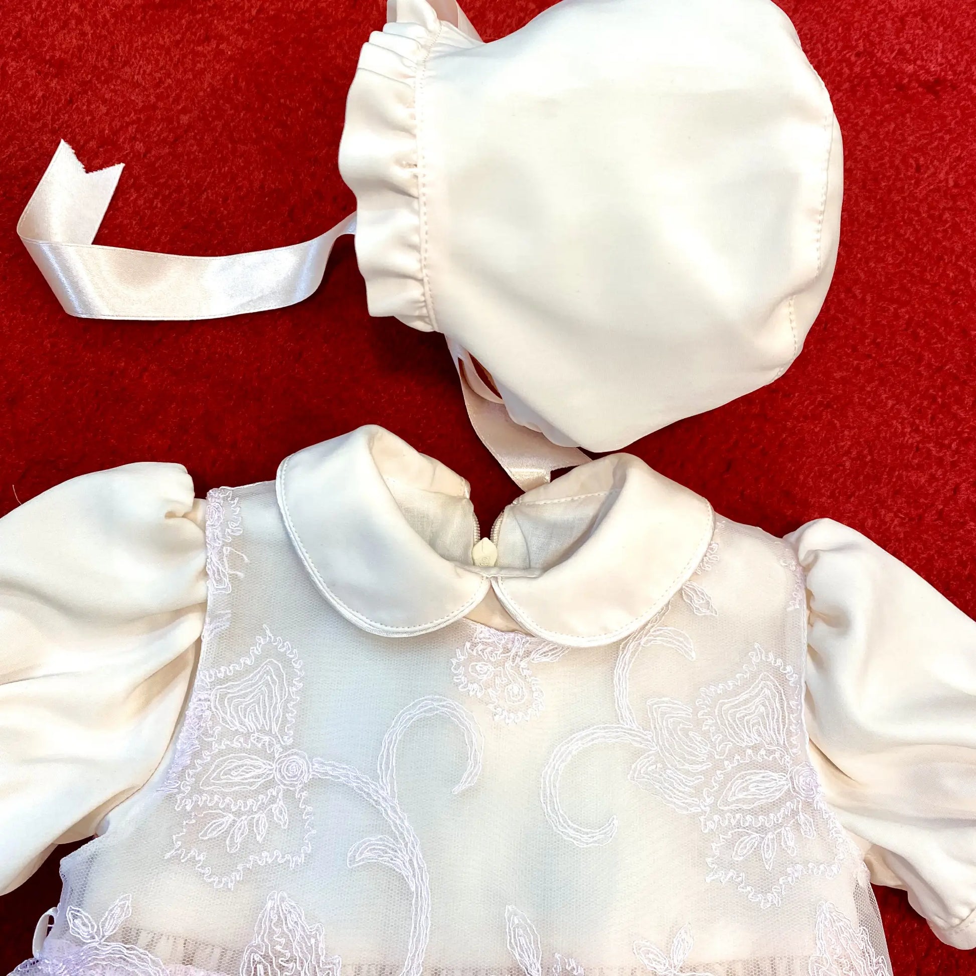 Abito da battesimo romantico per bambina con cappellino abbinato