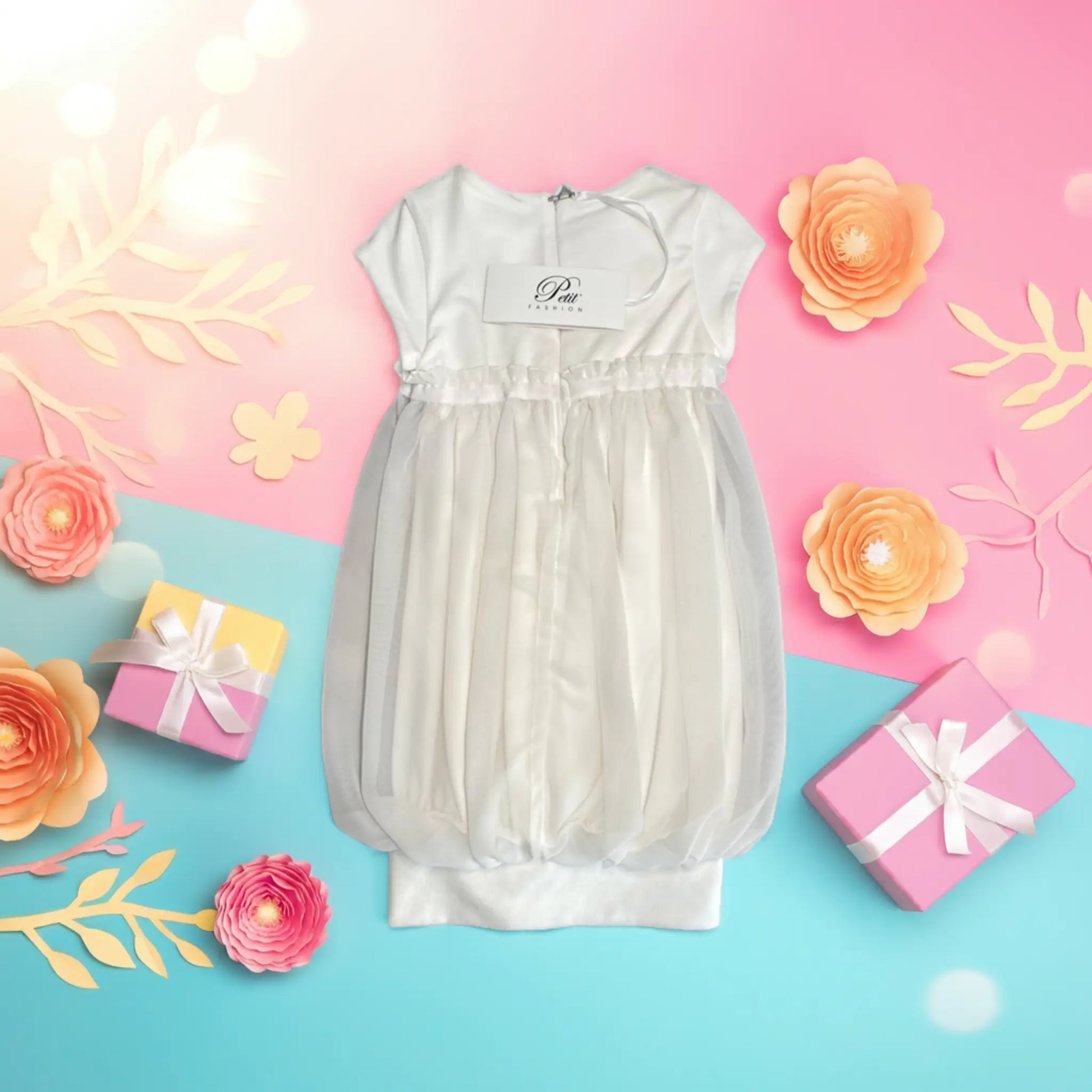 Abito bianco elegante per feste estive da bambina