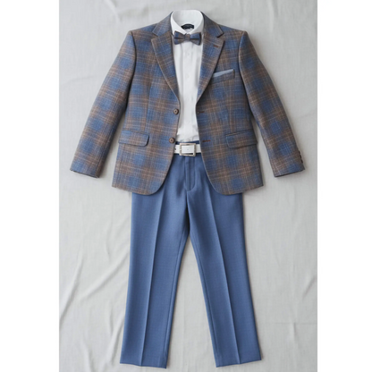 Abito completo di giacca, pantaloni, camicia e papillon per ragazzo in offerta