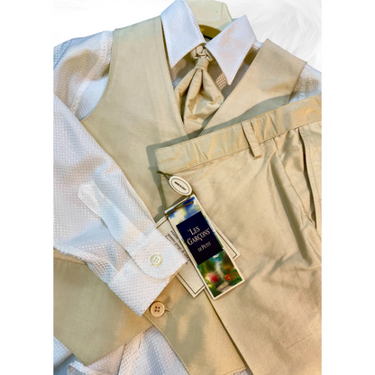 Abito completo per bambino in seta dorata e camicia in cotone