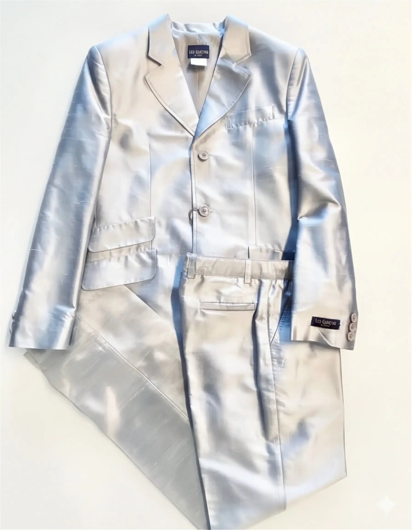 Abito in seta color grigio argento per ragazzo. Comunione e cerimonia offerta outlet
