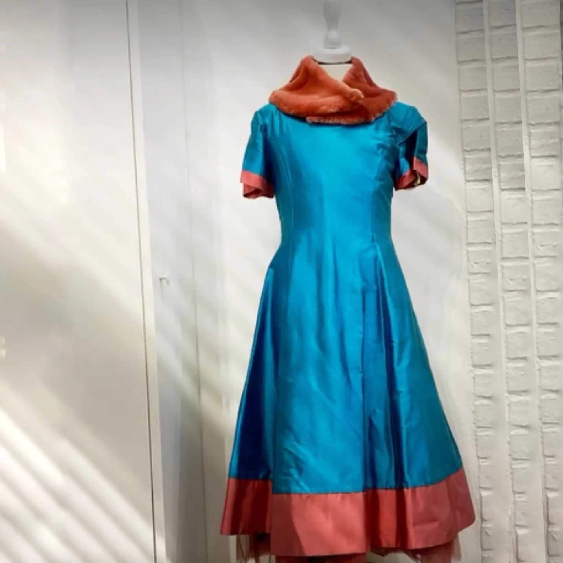 Abito in seta blu damigella per matrimonio e occasioni speciali