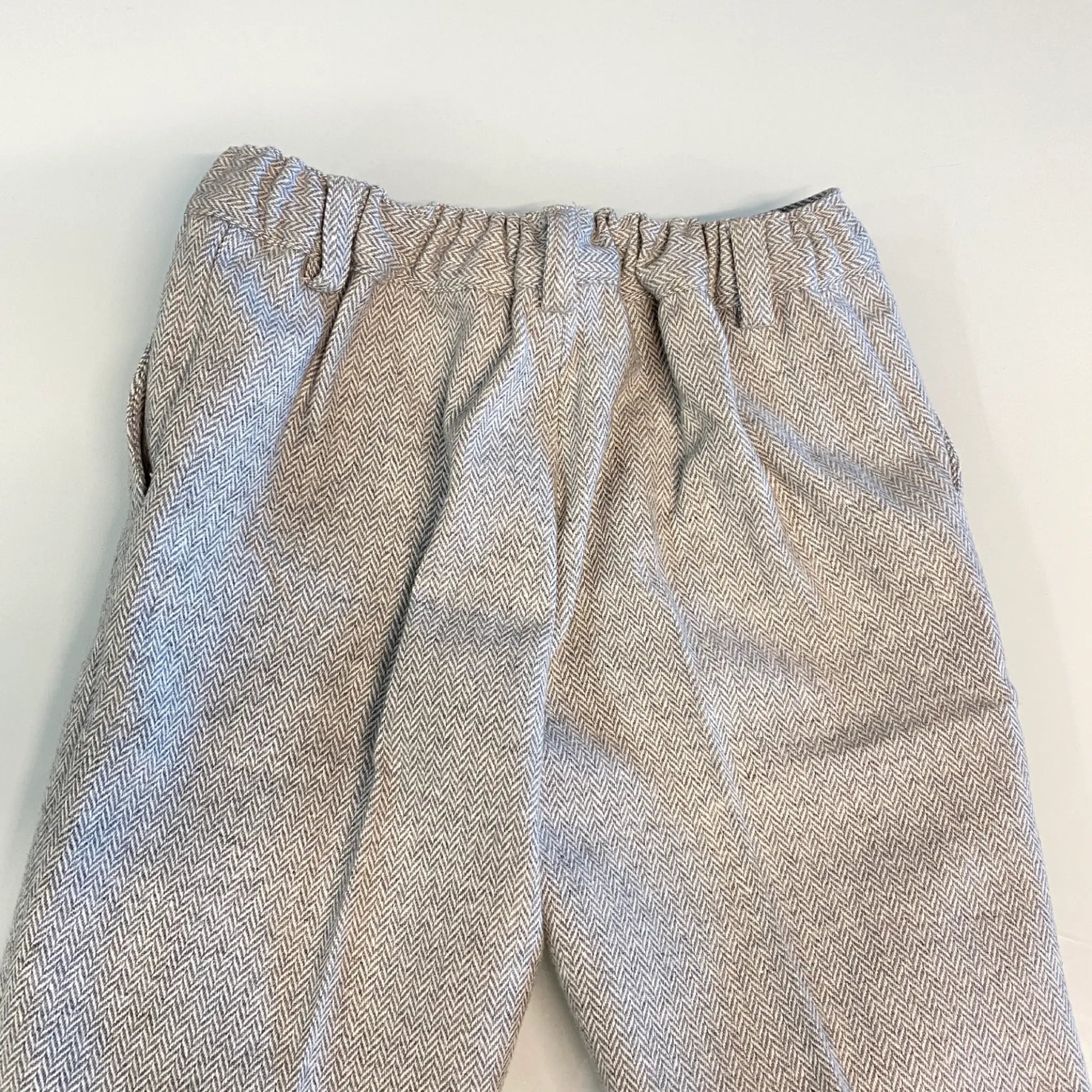 Bermuda in lana elegante rigio con elastico in vita