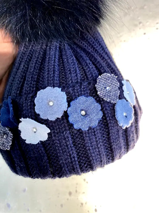 Cappello in lana per bambina e punti luce applicati