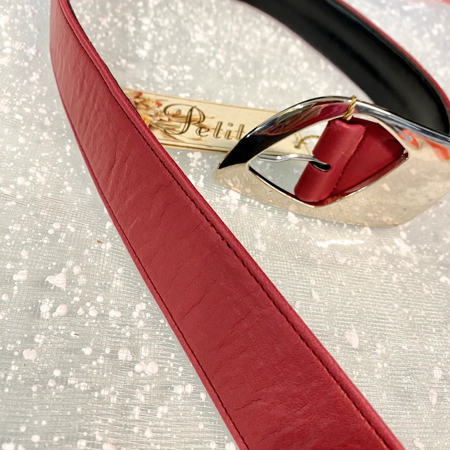 Cintura rossa in pelle per ragazza