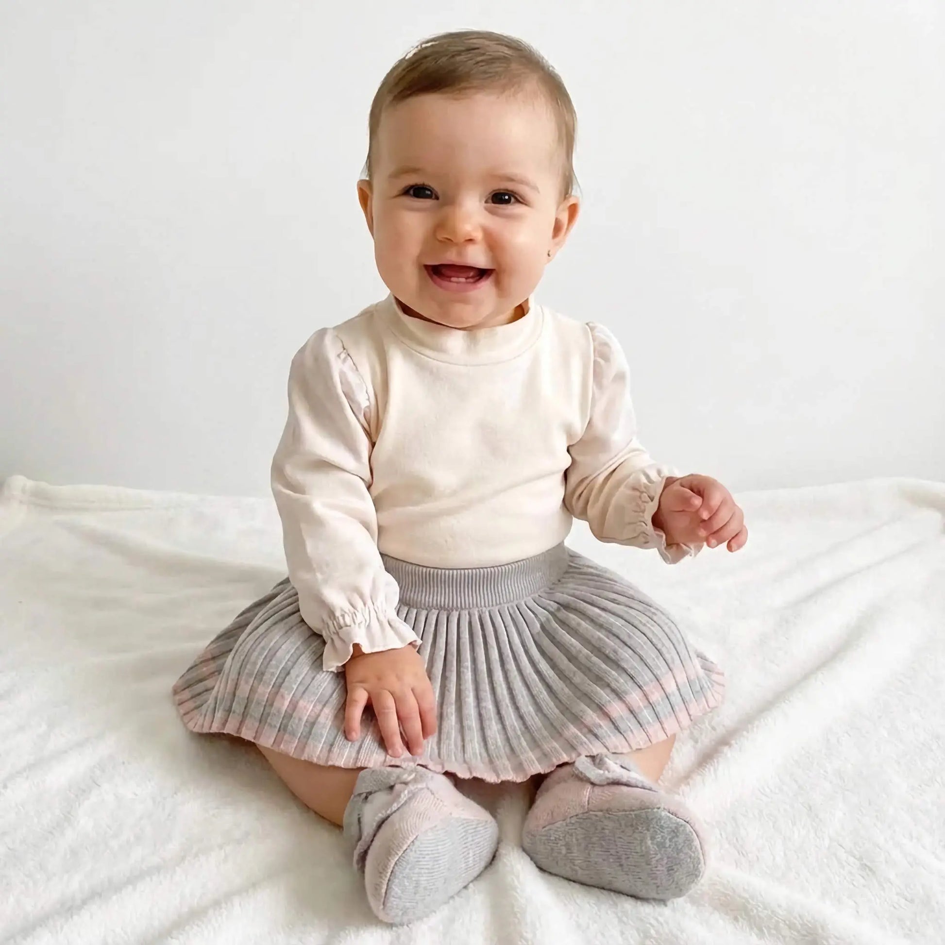 Completino bimba composto da maglia + gonna + scarpine da 6 a 9 mesi in outlet