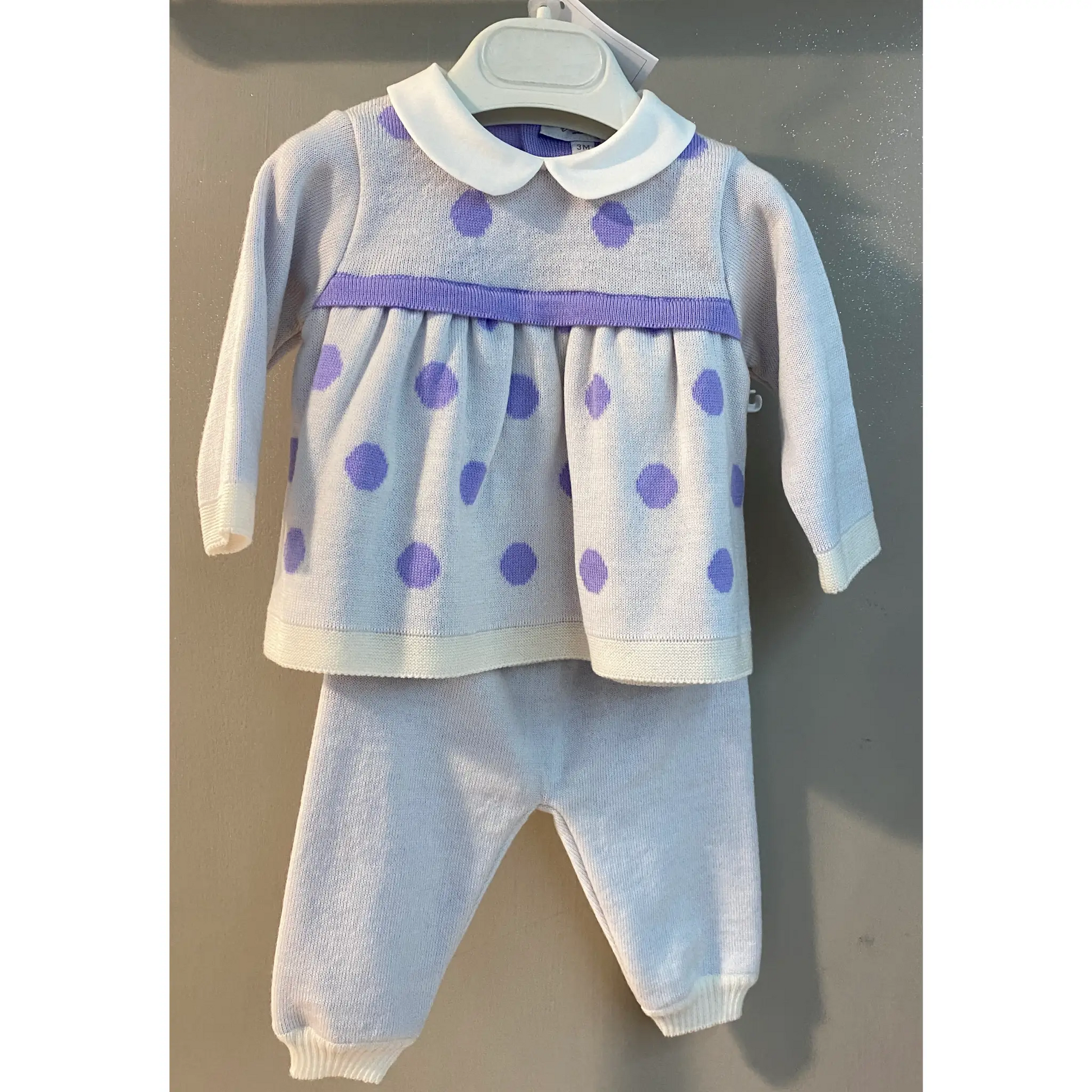 Completino in maglia per neonata 3 pezzi in sconto outlet