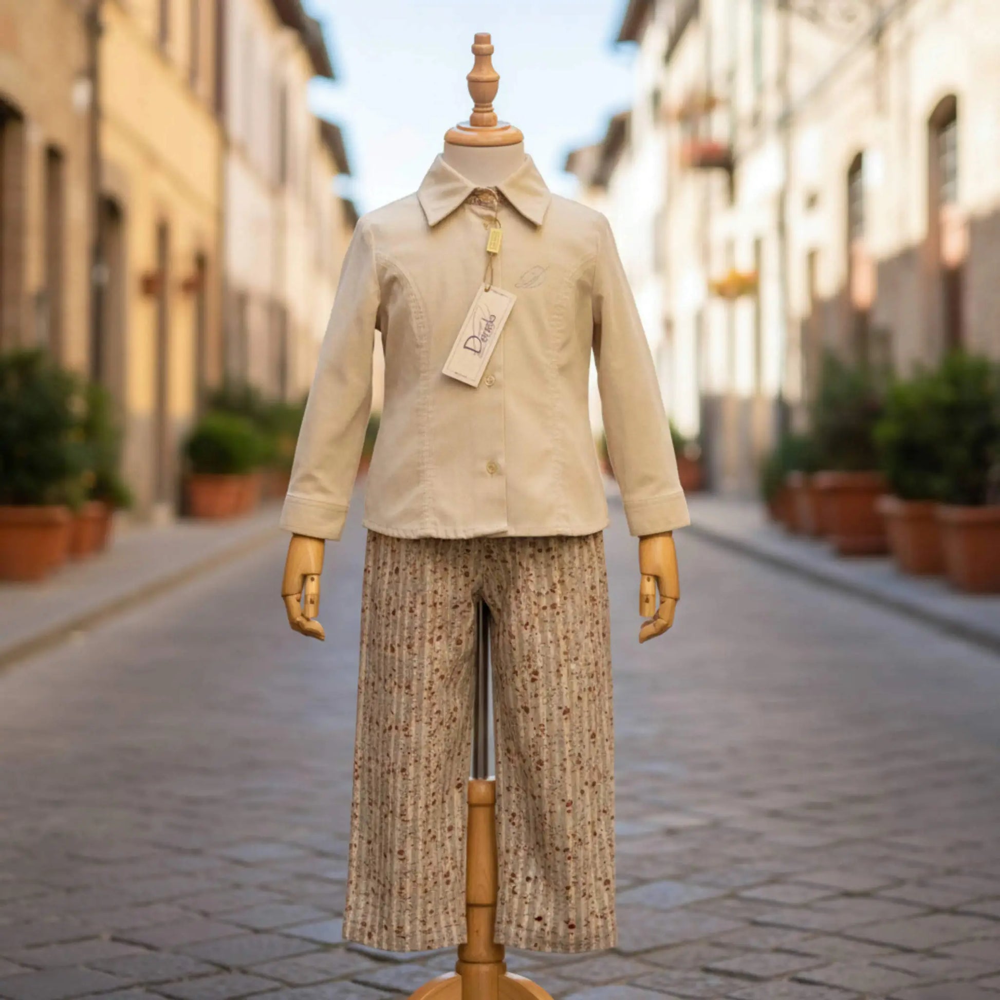 Completo camicia e pantaloni eleganti in velluto per bambina in outlet