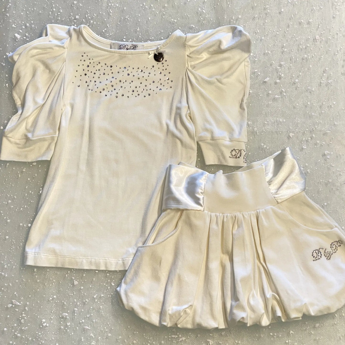 Completo elegante bianco per bambina di 5 anni