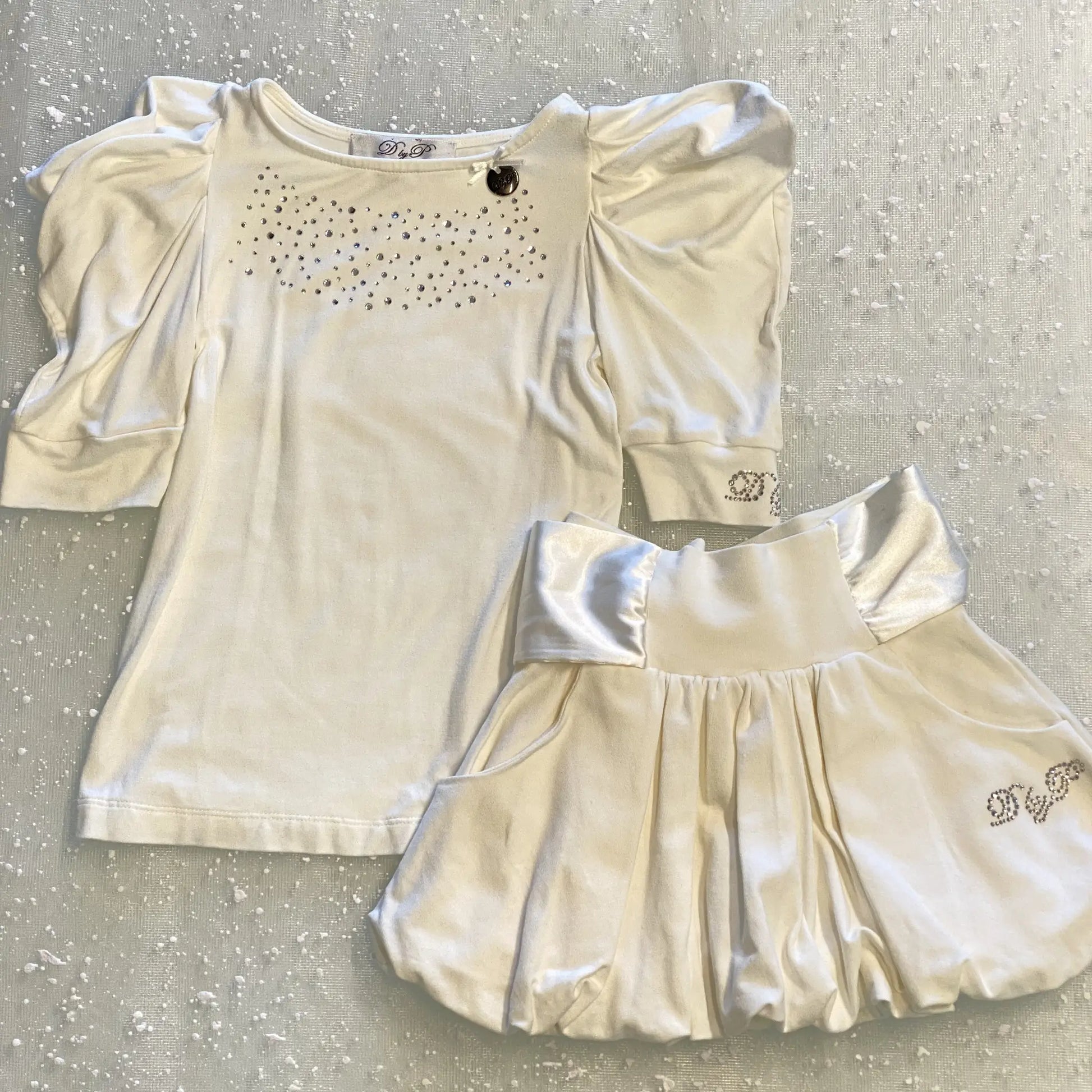 Completo elegante bianco per bambina di 5 anni