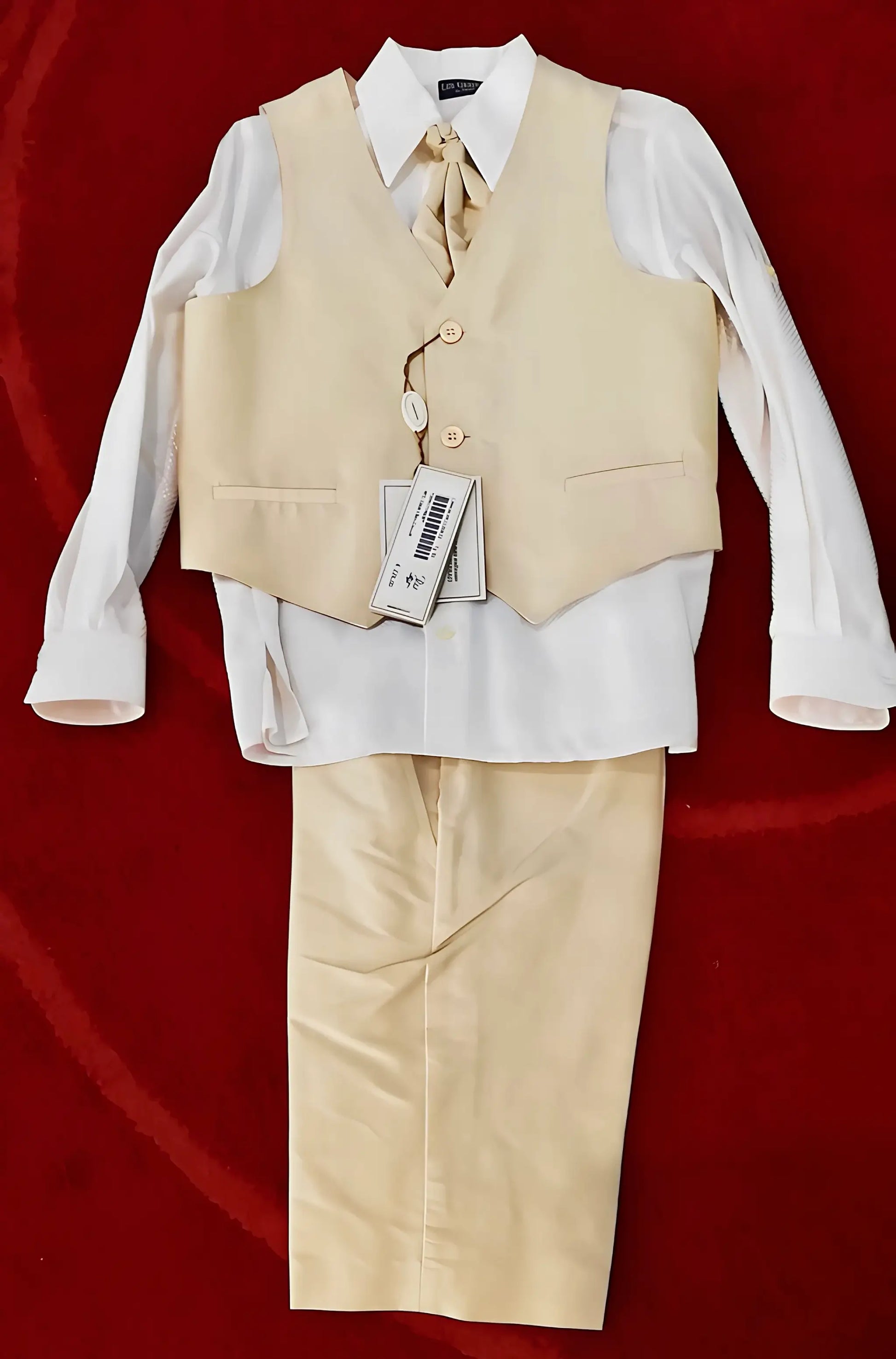 Completo da paggetto in seta con bermuda color ocra