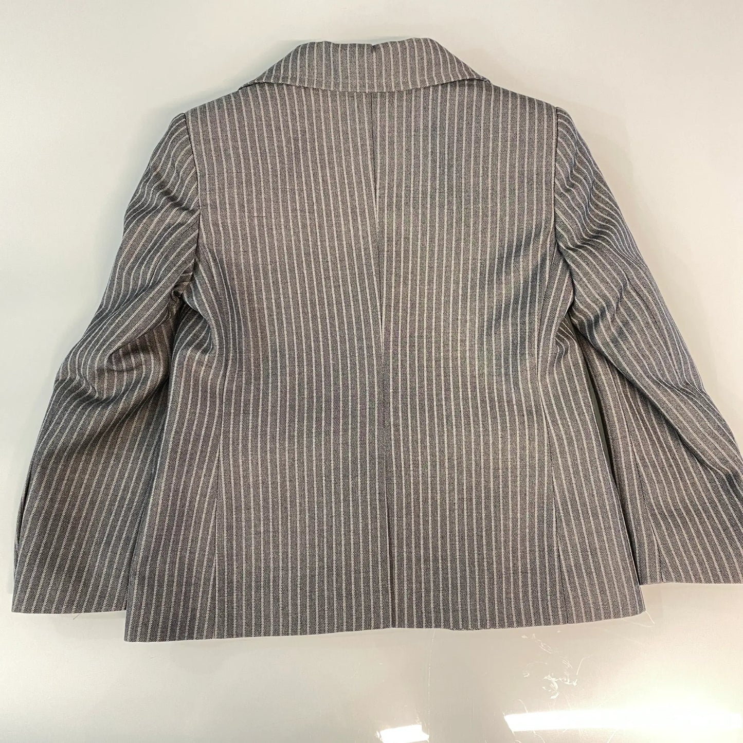 Completo paggetto gessato con giacca svasata