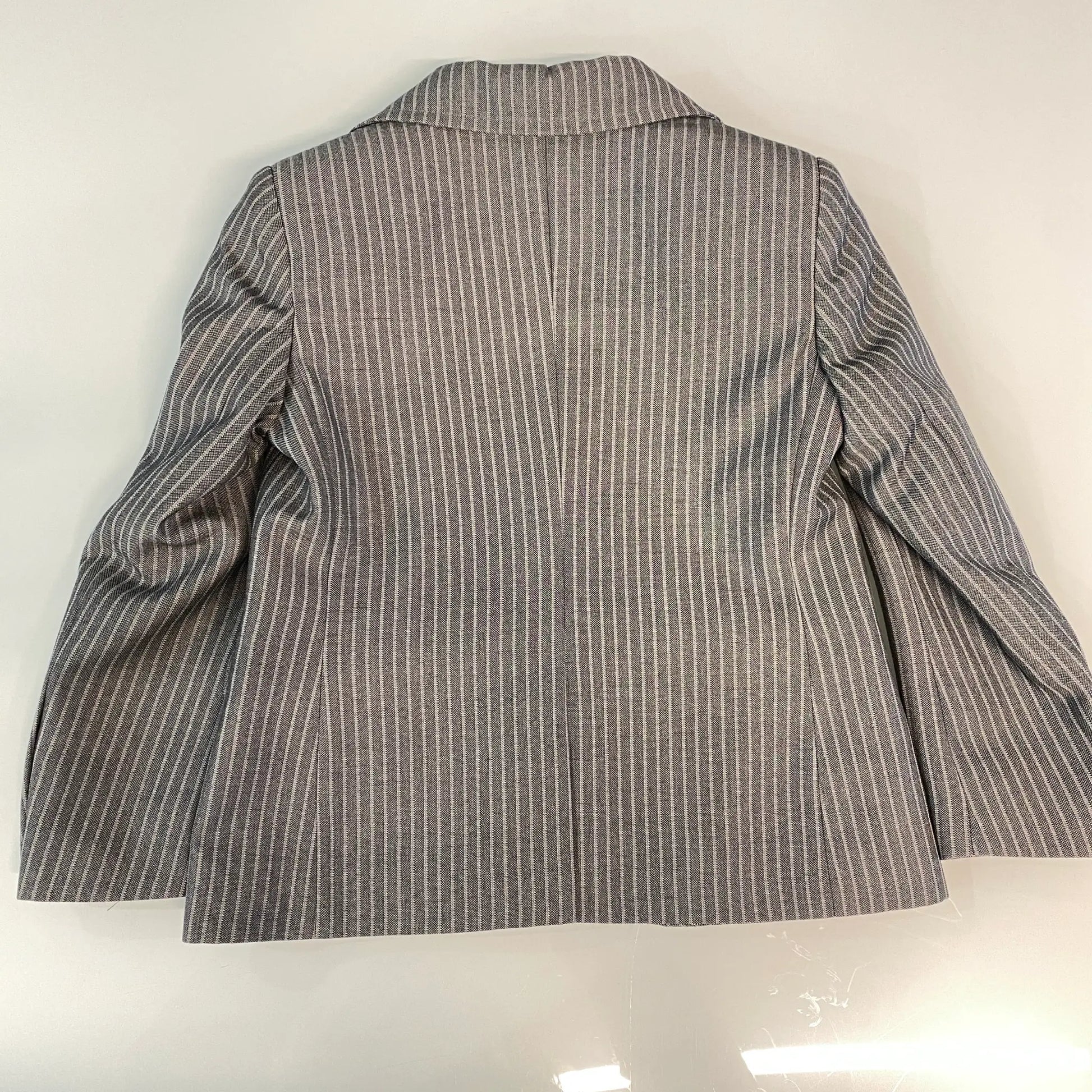 Completo paggetto gessato con giacca svasata