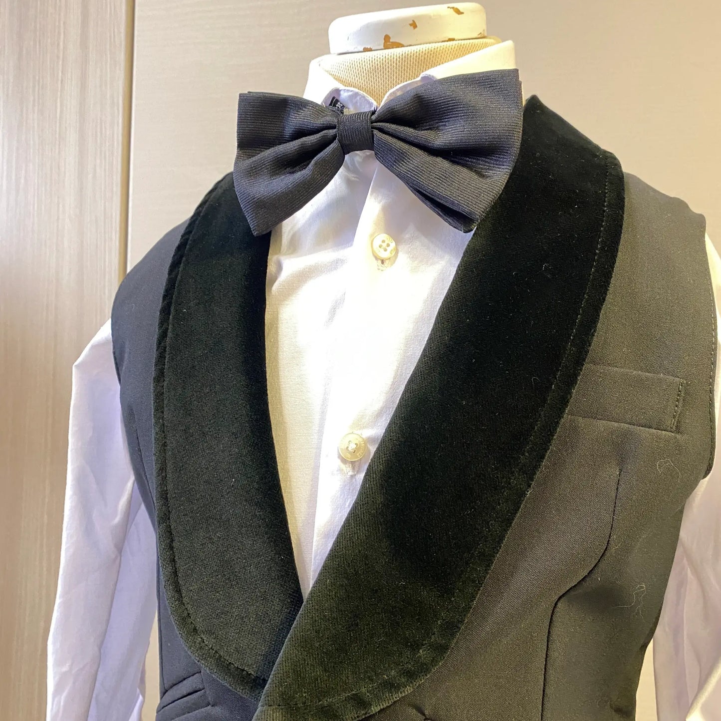 Completo panciotto e pantalone elegante per bambino