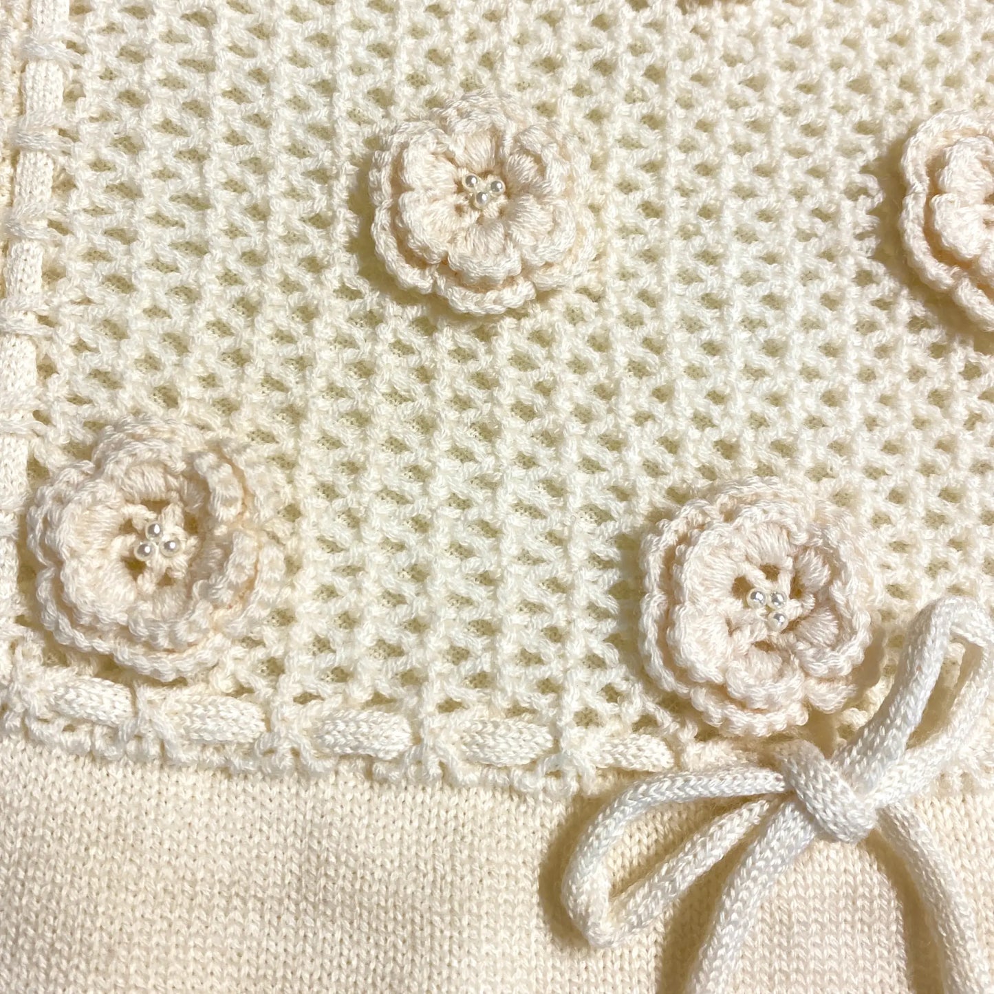 Copertina Culla Neonata 100% Lana Beige con Fiori a Rilievo