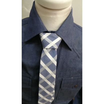 Cravatta bambino blu a quadri bianca in offerta