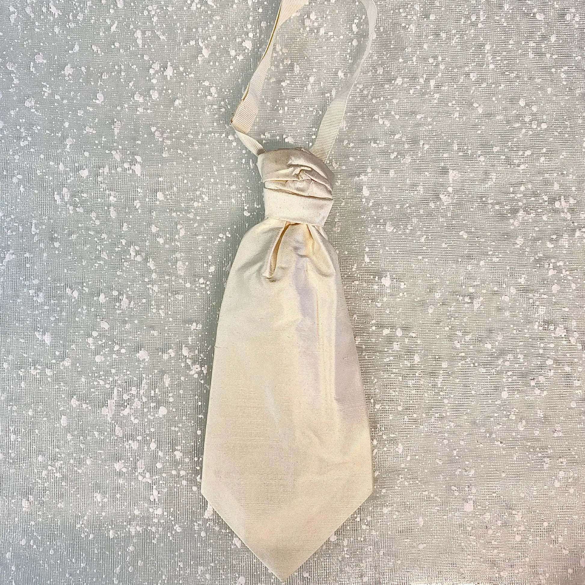 Cravatta pre annodata color avorio per bambino